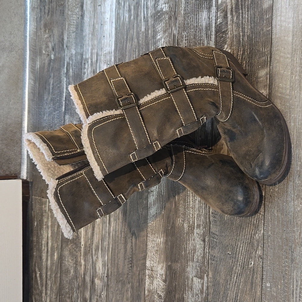 Crown vintage 9m boots
